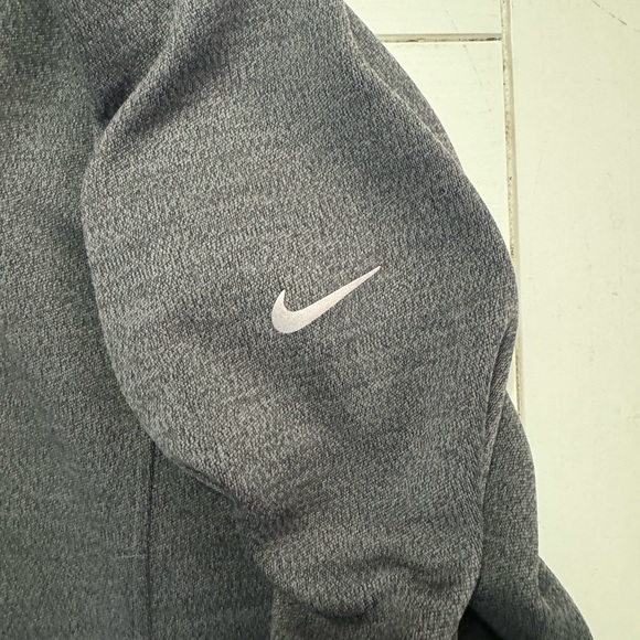 Nike Golf 1/4 Zip - Picture 3 of 4